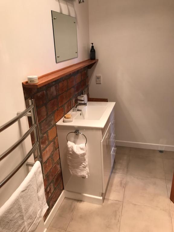 Private, Comfortable Studio. Wellington Bagian luar foto